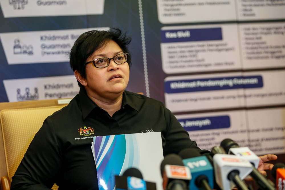 Minister in the Prime Minister's Department (Law and Institutional Reform) Datuk Seri Azalina Othman Said said that the Fixed Term Parliament Act is proposed to show the government’s respect of voters’ mandate and the democratic process, and to ensure political stability. — Picture by Hari Anggara