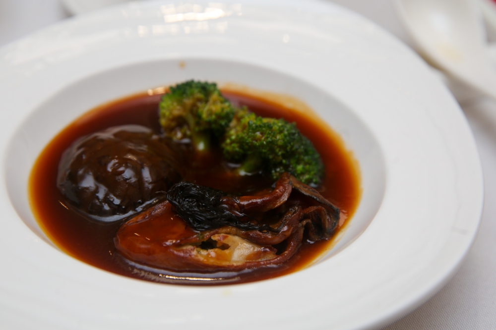 Brimming with auspicious meaning, the Good Fortune Treasures is braised mushroom, oyster and dried moss with an abalone sauce.