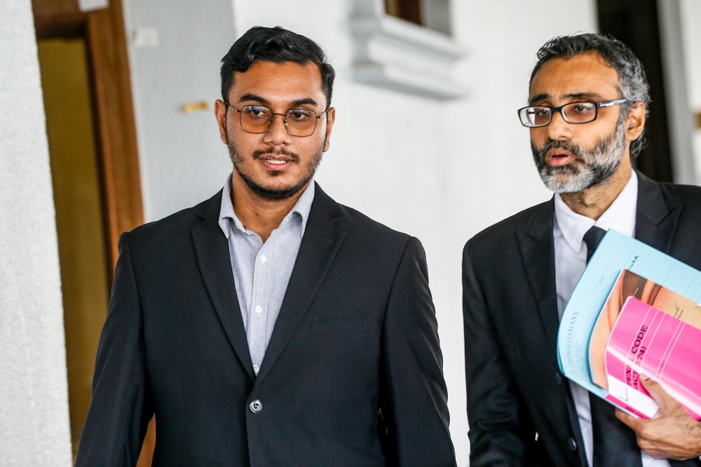 Mentega Terbang film director, Khairi Anwar Jailani (left) with his lawyer, N. Surendran, arrive at the Kuala Lumpur High Court Complex January 17, 2024. — Picture by Hari Anggara.