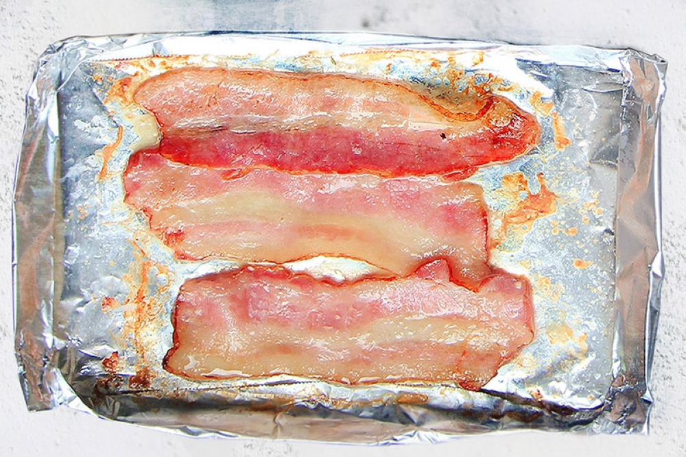 You may use either streaky bacon or back bacon... or even both!