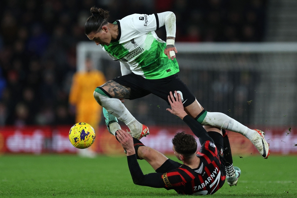  Bournemouth's Ukrainian defender #27 Illia Zabarnyi (right) vies with Liverpool's Uruguayan striker #09 Darwin Nunez during the English Premier League football match between Bournemouth and Liverpool at the Vitality Stadium in Bournemouth, southern England on January 21, 2024.— AFP pic