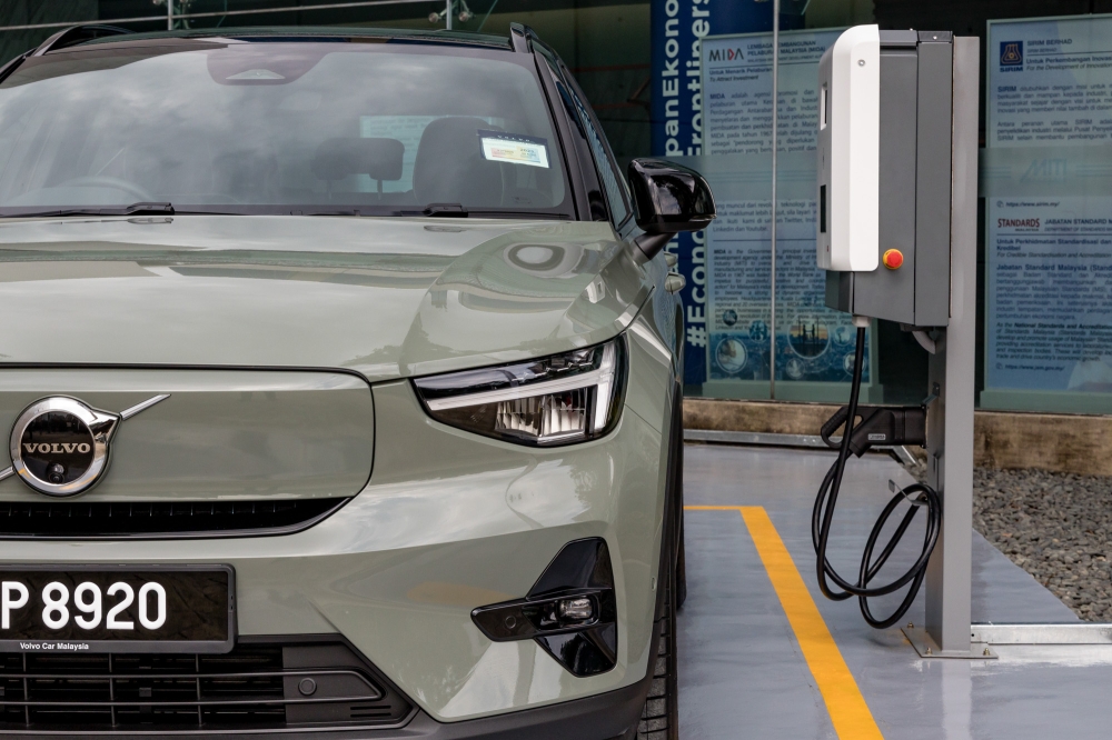 Investment, Trade and Industry Minister Datuk Seri Tengku Zafrul Abdul Aziz said there are almost 1,500 EV charging stations in operation to date, and the number is far from the initial target outlined under the Low Carbon Mobility Blueprint 2021-2030. — Picture by Firdaus Latif