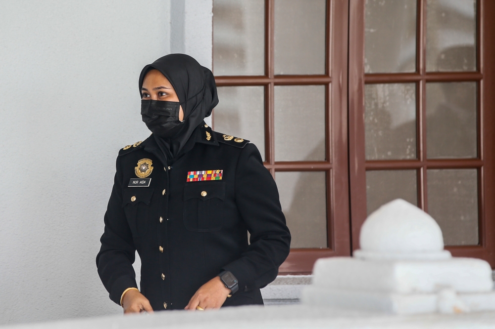 Senior Superintendent Nur Aida Arifin testified that a total of US$681 million or equivalent to RM2.08 billion that originated from 1MDB GIL's US$3 billion bond – of which only US$2.7 billion was received by 1MDB GIL before it flowed out – were sent to Najib's account. —Picture by Hari Anggara.