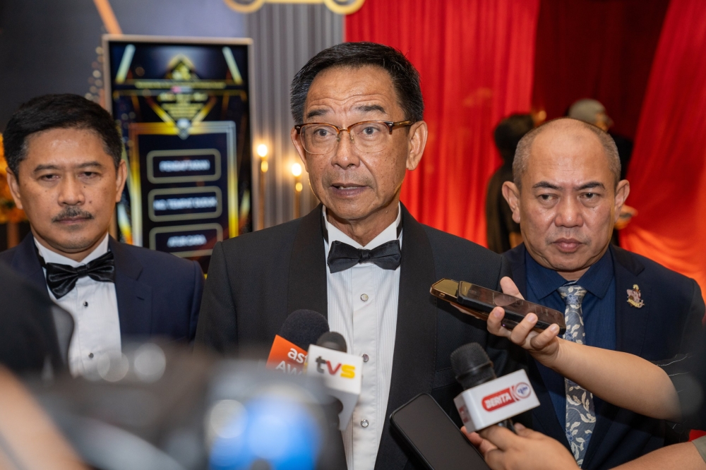 Datuk Seri Abdul Karim Rahman Hamzah speaks to reporters after officiating at appreciation ceremony. ― Picture by Chimon Upon via Borneo Post