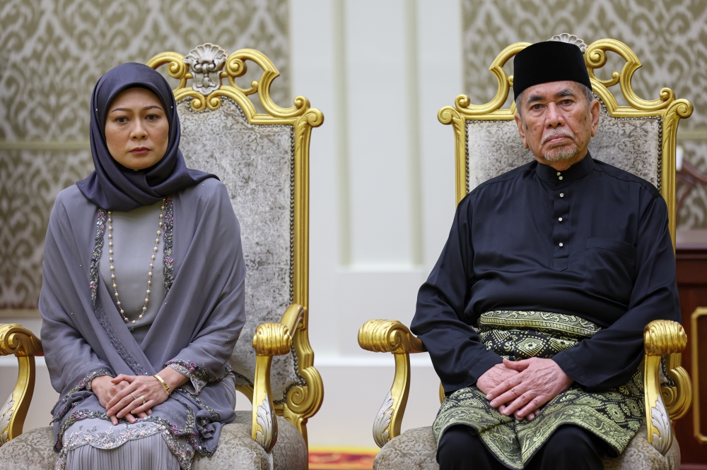 Tun Wan Junaidi Tuanku Jaafar at Istana Negara for his appointment ceremony as the eighth Sarawak Yang DiPertua Negeri. With him is his wife Datin Seri Fauziah Mohd Sanusi, January 26, 2024. — Bernama pic 