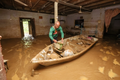 Number Of Flood Evacuees In Four States Down To 1,340 | Malay Mail