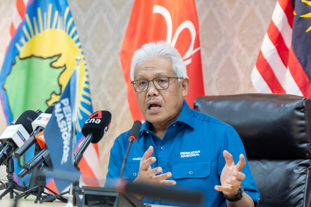 Bersatu secretary-general Datuk Seri Hamzah Zainudin in a statement today said the decision was made to prevent other Bersatu MPs from following the footsteps of the six MPs who have so far declared support for Prime Minister Datuk Seri Anwar Ibrahim to purportedly receive funding for development projects. — File picture By Raymond Manuel