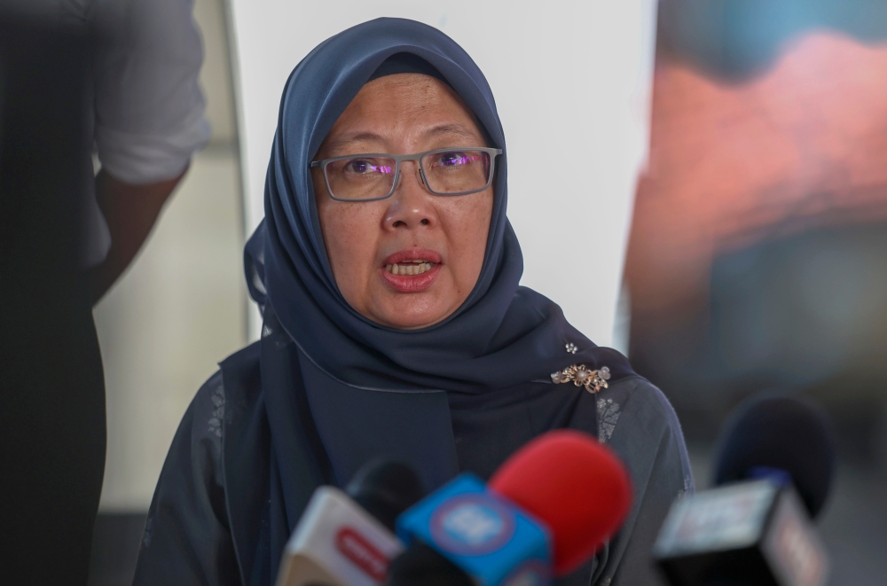 Dr Zaliha said any matters about Najib's pardon should be directed to the board, after being asked if it would release its grounds for the Najib decision. — Bernama pic