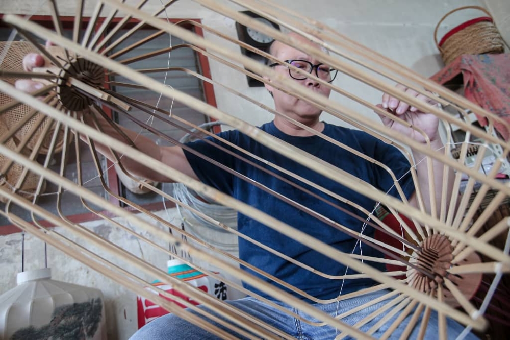 Chuen Mun Wai learned the art of making traditional lanterns by observing a sifu in Penang.  — Picture by Farhan Najib