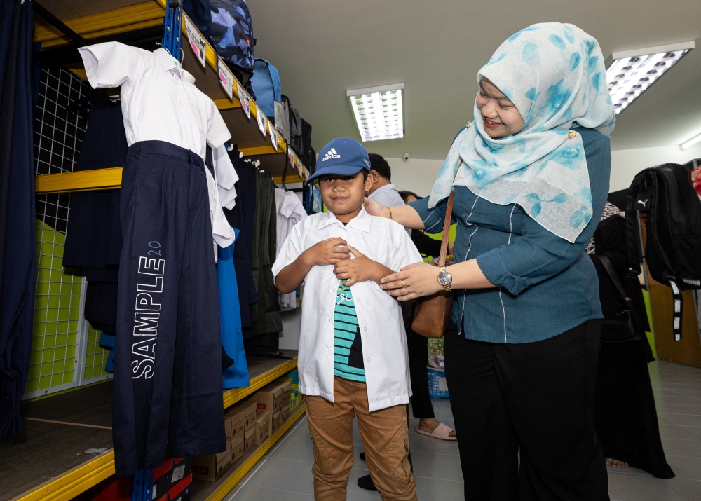 Fatim Hana Sofian said that the BAP helps her provide school supplies for her three children. She is seen here with her child Mayam Faeqah Mohamad Shariff, 13. — Bernama pic