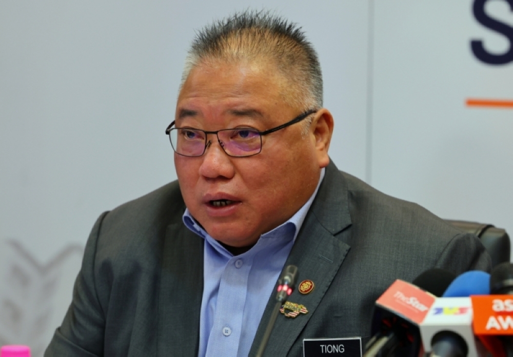 Datuk Seri Tiong King Sing says Tourism Malaysia director-general Datuk Ammar Abd Ghapar is not terminated from his position but given a demotion instead. ―  Bernama pic