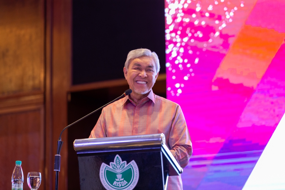 Deputy Prime Minister, who is also Regional Development Minister, Datuk Seri Dr Ahmad Zahid Hamidi officiating the Penggerak Wanita RISDA (PEWARIS) programme at Cyberview Resort, Cyberjaya, February 25, 2024. — Picture By Raymond Manuel