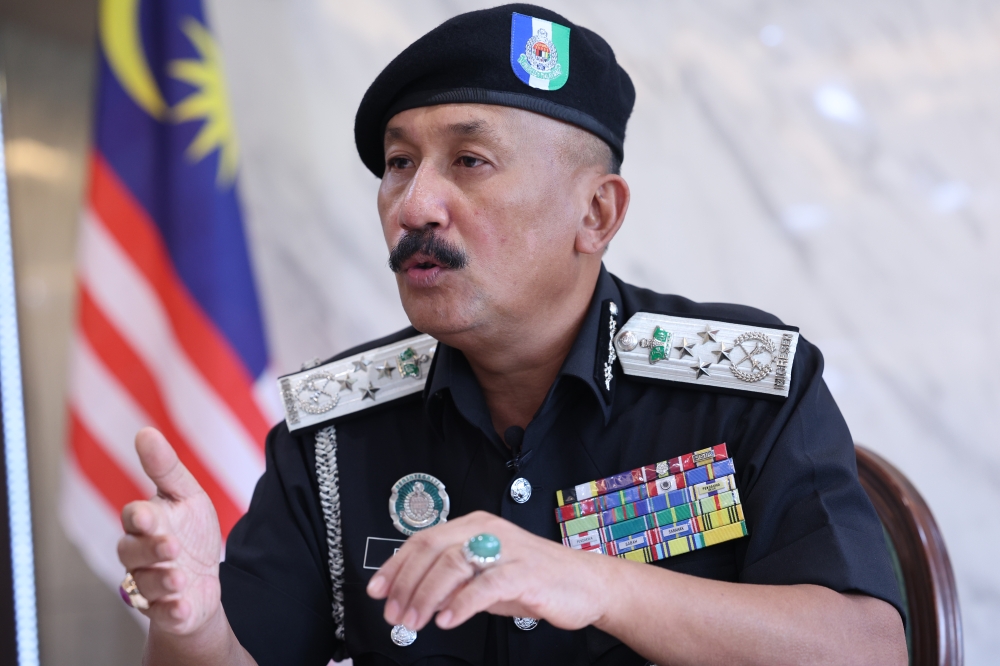 Immigration director-general Datuk Ruslin Jusoh said the department conducted a total of 2,528 operations from January 1 to February 23, arresting 14,361 undocumented migrants. — Bernama pic