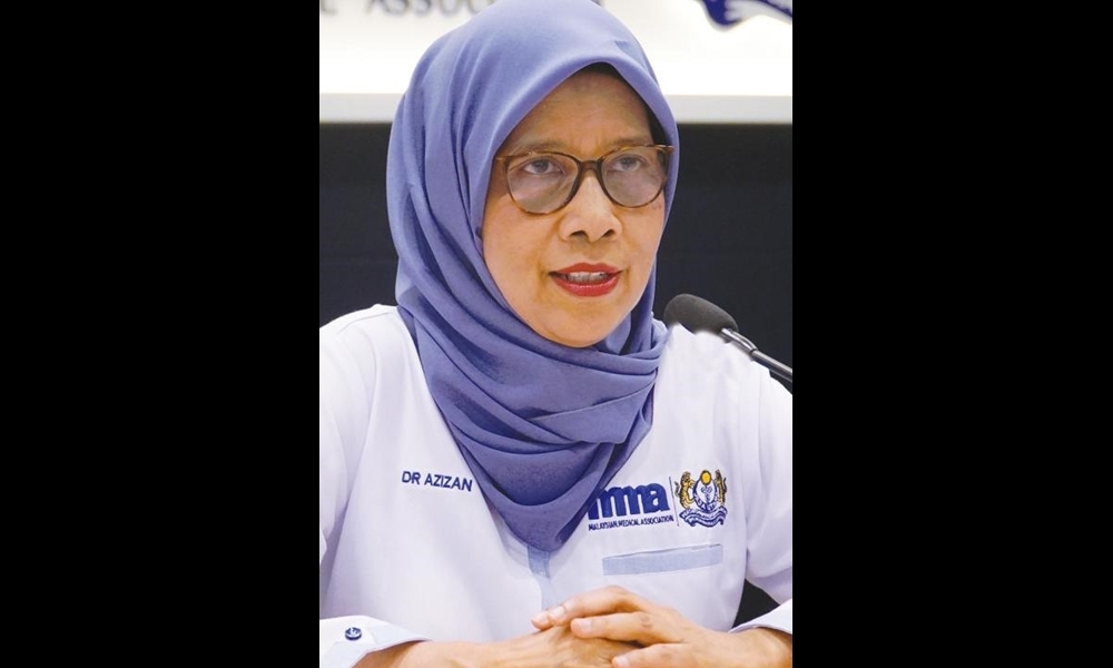 Dr Azizan expressed her concern that medical officers and specialists worked beyond their on-call hours, which amounted to 33 hours straight without any break. ― Borneo Post pic