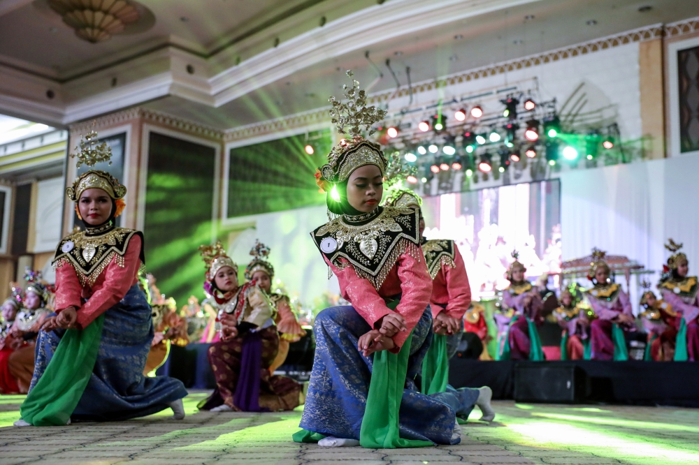 Dancers from the Tunas Kumpulan Pemuzik and Penari Tetap Negeri Terengganu are seen during their performance at Dewan Konvensyen Taman Tamadun Islam in Kuala Terengganu March 2, 2024. — Bernama pic