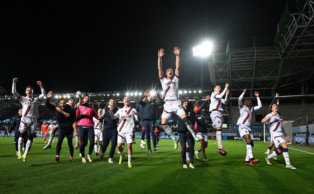 Bologna’s Sam Beukema with teammates celebrate after the match against Atalanta at the Atleti Azzurri stadium in Bergamo, Italy March 3, 2024. — Reuters pic