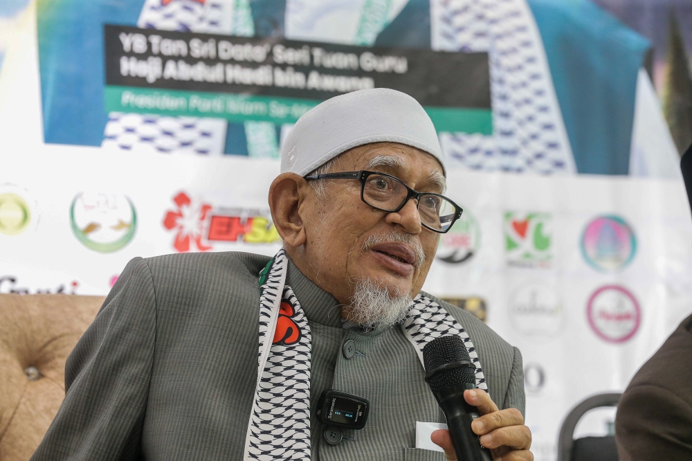 Inspector General of Police Tan Sri Razarudin Husain said PAS President Tan Sri Abdul Hadi Awang’s (pic) special officer set the date after informing the police about the Marang Member of Parliament’s health condition, which is improving. — Picture by Sayuti Zainudin