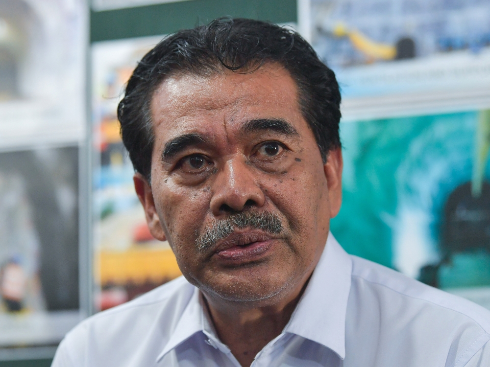 Pengurusan Aset Air Bhd chairman Datuk Seri Jaseni Maidinsa will implement water treatment plant projects in Kelantan, Perlis, Kedah and Pahang to reduce the high non-revenue water rates in these four states. — Bernama pic