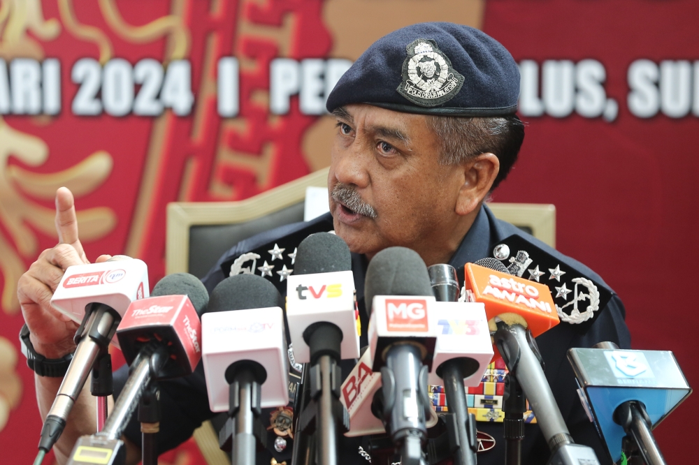 Inspector-General of Police Tan Sri Razarudin Husain said that the investigation was carried out under Section 4(1) of the Sedition Act 1948 and the Communications and Multimedia Act 1998. ― Picture by Yusof Mat Isa