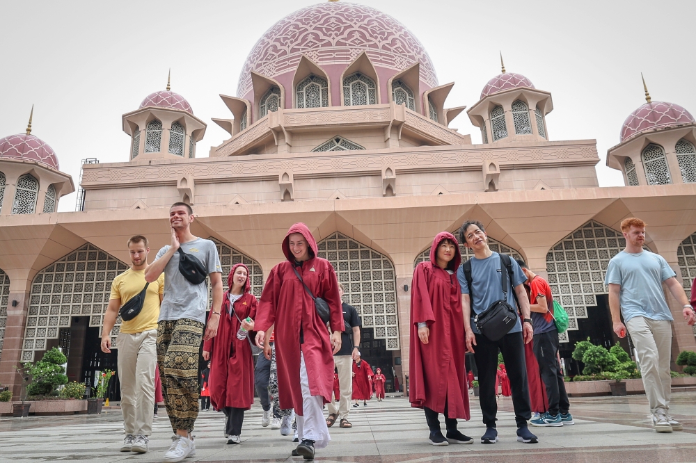 File picture of tourists visiting Putra Mosque in Putrajaya, July 19, 2023. Citing the US State Department’s International Religious Freedom Report, it pointed to how the Department of Islamic Development Malaysia (Jakim) provided funds for mosque projects, and while no funds were specifically allocated for non-Muslim groups, temples and churches also received funding. It also highlighted how 1,145 Hindu temples received government funding from December 2020 to May 2021. — Bernama pic