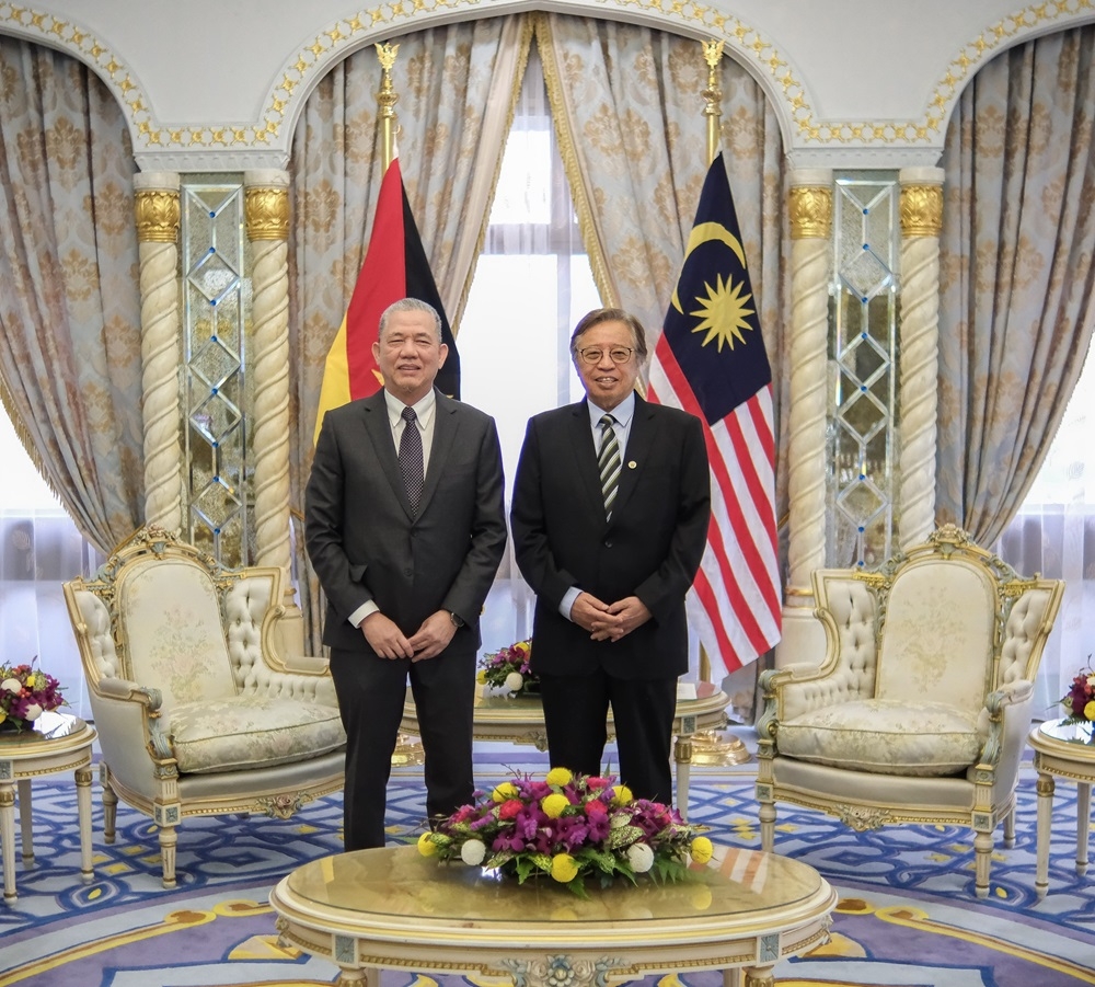 Abang Johari (right) and Fadillah during their meeting.  —  Photo courtesy of Ministry of Energy Transition and Water Transformation via The Borneo Post