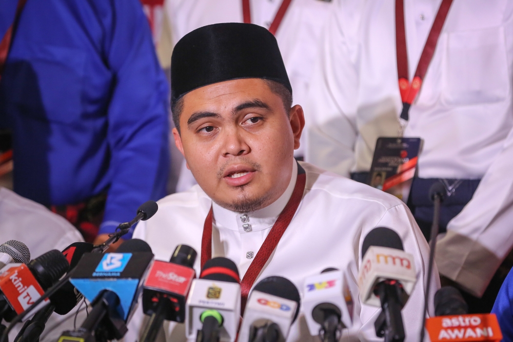 In a Facebook post, Umno Youth chief Dr Muhamad Akmal Saleh said Umno firmly defends Islam, the Bumiputera, and the Malay Rulers saying that boycotting the convenience store is not incitement but just the wing being steadfast with its principles. — Picture by Yusof Mat Isa