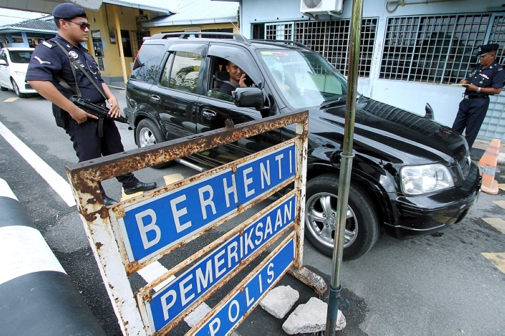 Perlis Border Relations and Cooperation Committee chairman, Izizam Ibrahim, elaborated that the decision to extend the operating hours at these checkpoints reflects the state government’s commitment to bolstering economic growth in Perlis and fostering tourism, especially aligning with the Visit Perlis Year 2024-2025. — Bernama file pic