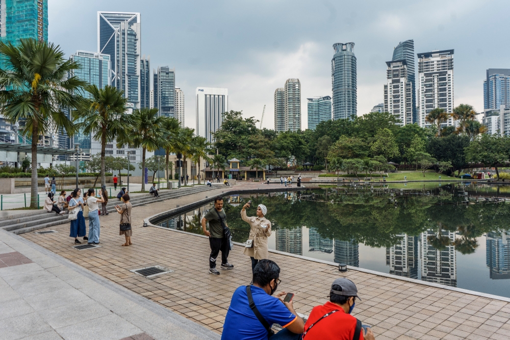 According to a poll, Southeast Asian countries were found to be the happiest in the world with Malaysia high up in the ranking that surveyed happiness among 30 countries, surpassing richer nations like Japan, South Korea and Singapore. ― Picture by Shafwan Zaidon