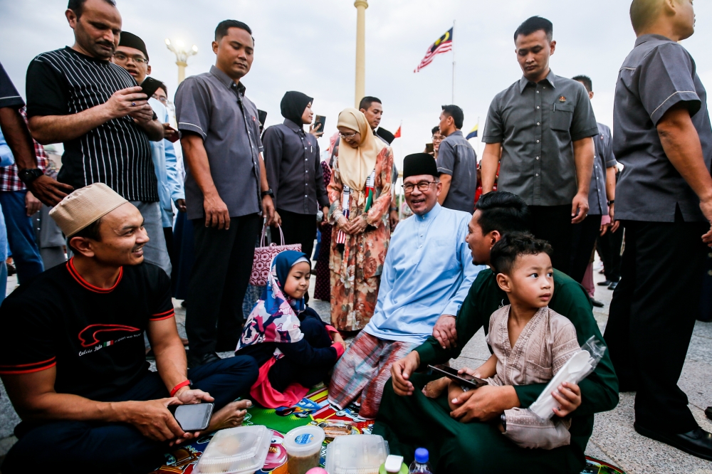 Prime Minister Datuk Seri Anwar Ibrahim mingles with the people at the Madani breaking of fast event at Dataran Putra in Putrajaya, March 28, 2024. — Picture by Hari Anggara