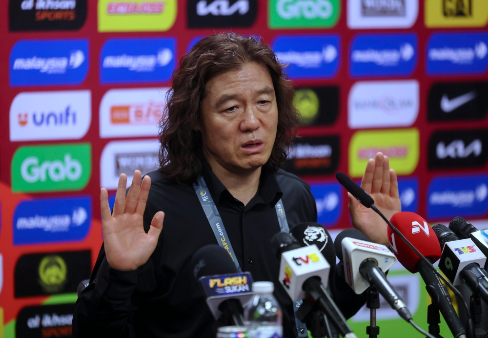 Harimau Malaya head coach Kim Pan Gon has denied news reports that he has sent a letter to the Football Association of Malaysia and is ready to leave the national team. — Bernama pic