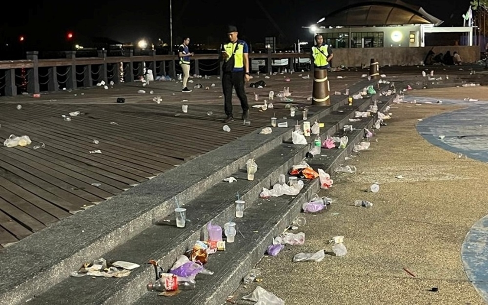 The Kota Kinabalu City Hall criticised the public’s apathy after it was forced to collect a whopping 200 kilogrammes of rubbish irresponsibly strewn across public areas of the city during the Hari Raya Aidilfitri holiday.  — Picture via Facebook/Kota Kinabalu City Hall