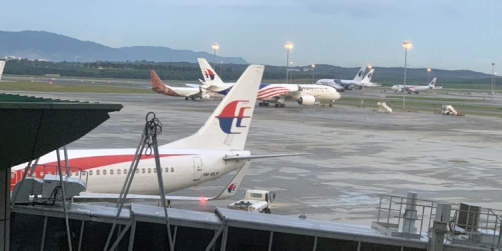 This morning, Malaysia Airlines and AirAsia announced flight cancellations to East Malaysia due to the Mount Ruang eruption. — All SoyaCincau pics