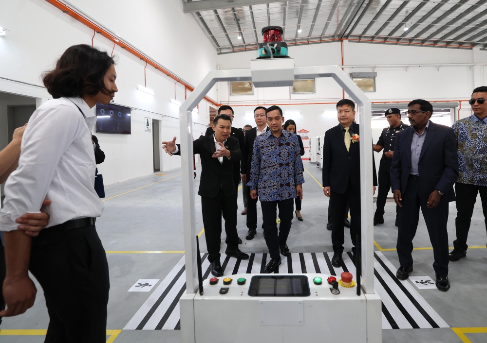 Johor Menteri Besar Datuk Onn Hafiz Ghazi at the opening of Ray Tech (Malaysia) Sdn Bhd’s X-ray assembling operations in Iskandar Puteri, April 25, 2024. — Bernama pic    