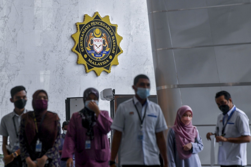 MACC sources revealed that the male suspect, aged around 60, is also suspected of deception by falsely claiming that the land was not Malay Reserve Land. ― Bernama pic