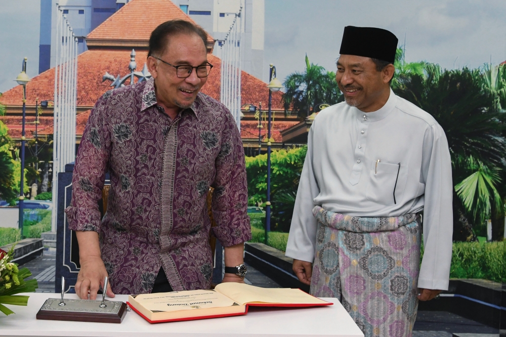 Prime Minister Datuk Seri Anwar Ibrahim with Kelantan Menteri Besar Datuk Mohd Nassuruddin Daud at the Menteri Besar’s Office at Mabna MBI, Kota Darulnaim Complex, May 2, 2024. — Bernama pic 