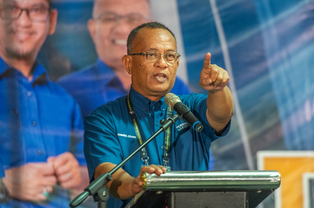 Perikatan Nasional candidate Khairul Azhari Saut speaks during the late night ceramah at Ampang Pechah in Hulu Selangor May 6, 2024. ― Picture by Shafwan Zaidon