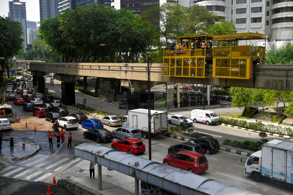 Rapid Rail Sdn Bhd (Rapid Rail) in a statement today said cleaning and repairs works carried out by Rapid Rail and local council were completed at 5.55am this morning. — Bernama pic 