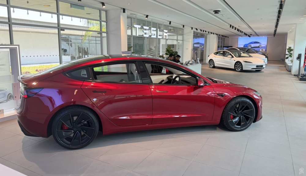  Tesla Model 3 Performance has finally arrived in Malaysia. — Soya Cincau pic