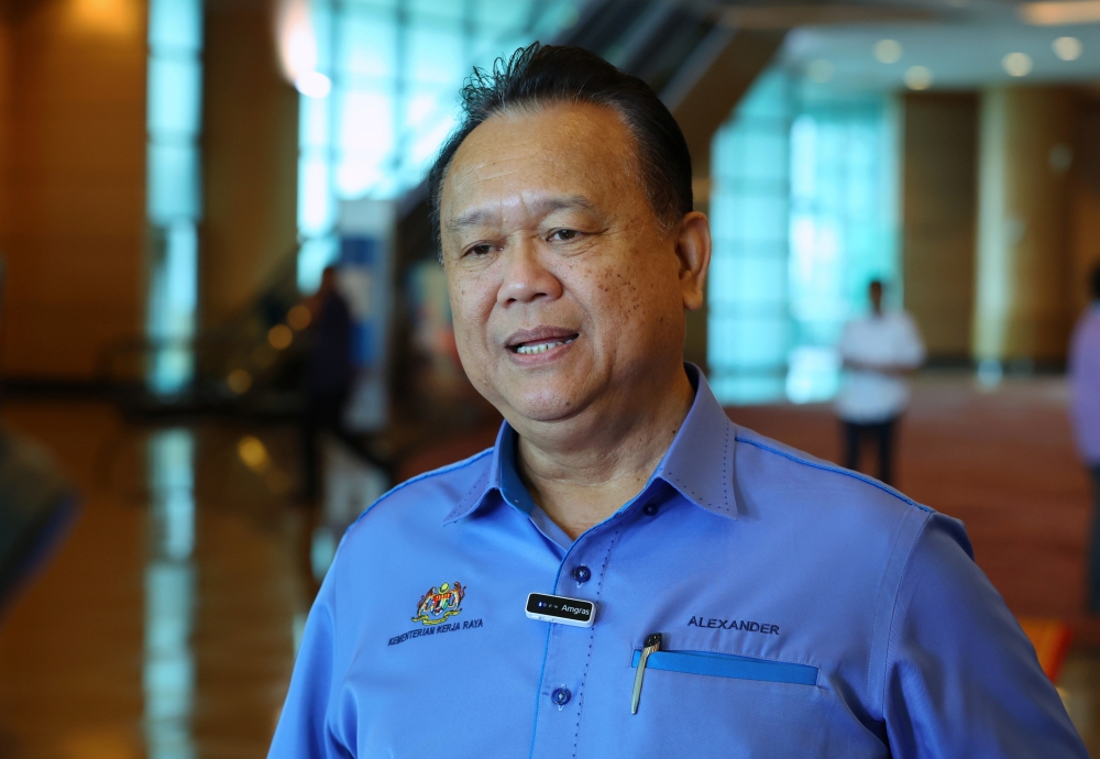 The Federal and Sarawak state governments will closely collaborate to expedite the upgrading of infrastructure in Kapit, stated the Minister of Works, Datuk Seri Alexander Nanta Linggi. — Bernama pic