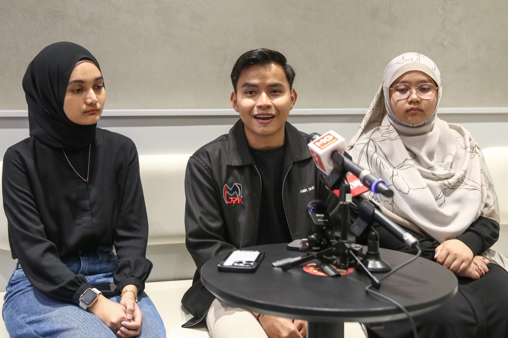UiTM student representative council spokesman Amir Nur Rashid speaks during a press conference in Shah Alam, May 16, 2024. — Picture by Yusof Mat Isa