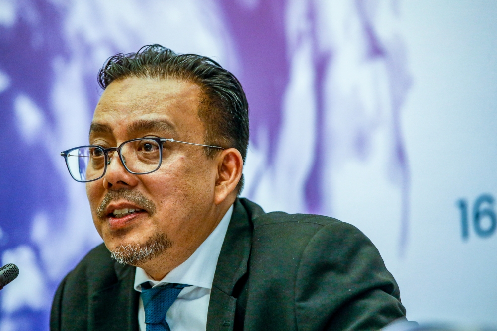 Malaysian Bar president Mohamad Ezri Abdul Wahab (pic) said it was obligated to seek judicial review of the partial pardon Datuk Seri Najib Razak received from the Federal Territory Pardons Board. — Picture by Hari Anggara.