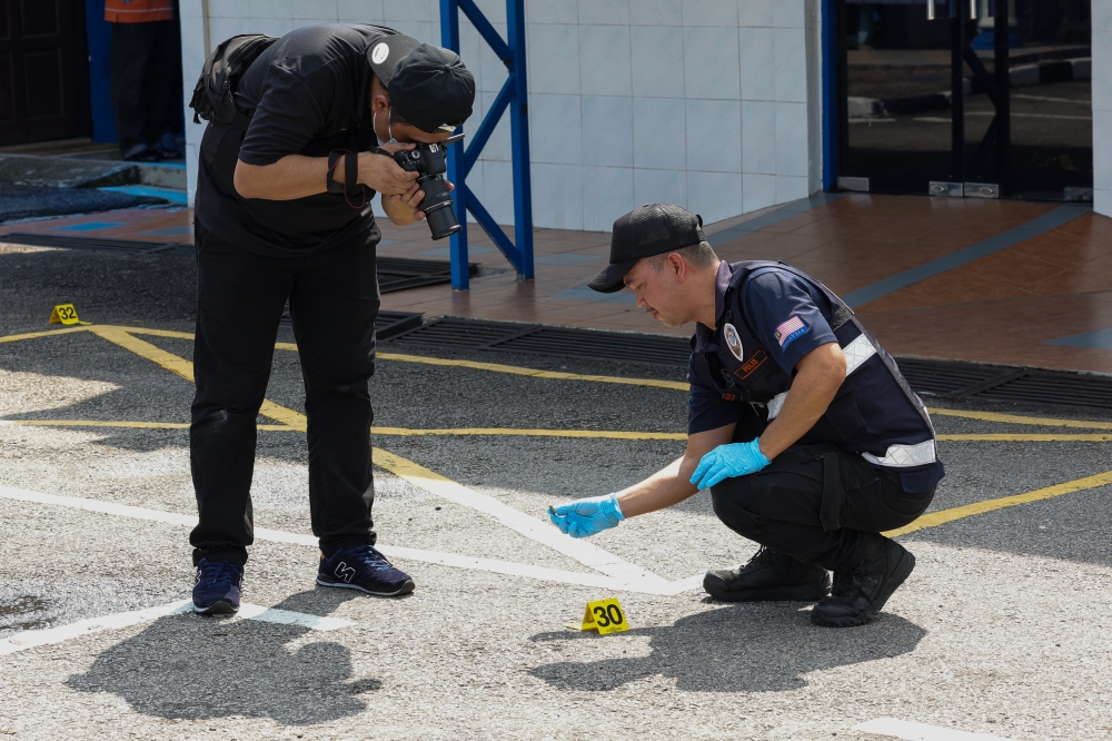 Forensic police search for clues at the Ulu Tiram police station, Johor Baru, May 17, 2024. — Bernama pic 