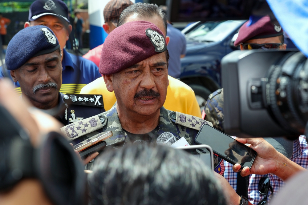Yesterday, Inspector-General of Police Tan Sri Razarudin Husain said operational security at all police facilities nationwide was to be stepped up following the pre-dawn attack by a 21-year-old man who killed two policemen and injured a third. ― Bernama pic