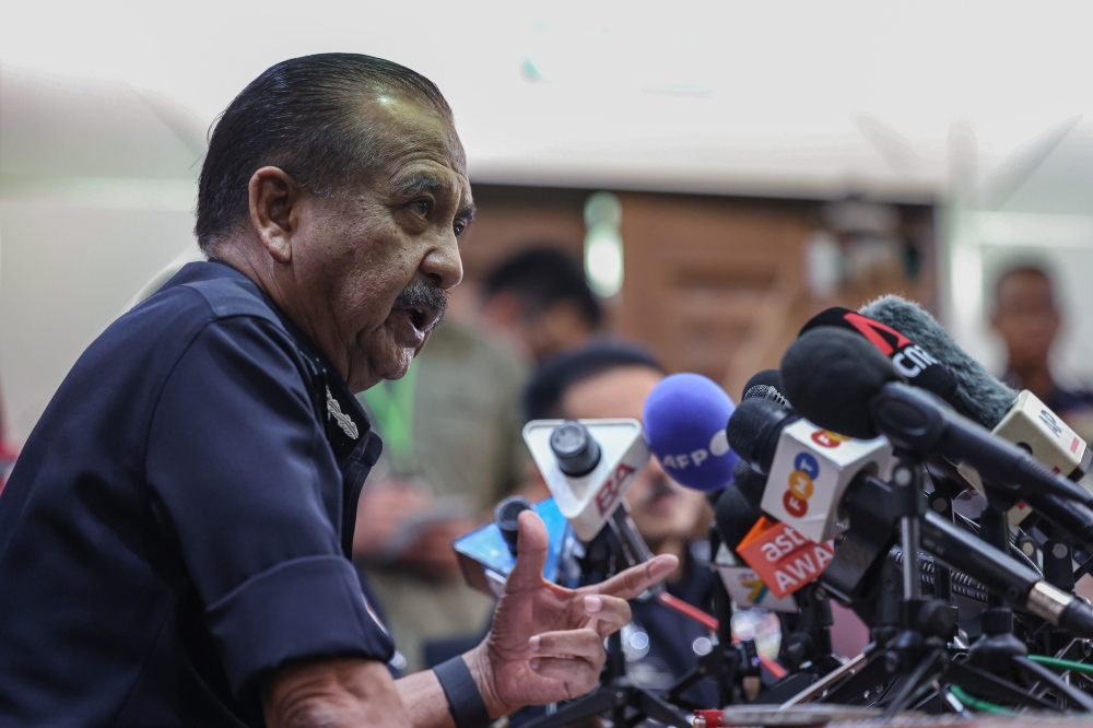 Inspector-General of Police Tan Sri Razarudin Husain said all the suspects remanded today following the attack at Ulu Tiram police station early yesterday morning are local citizens. — Bernama pic