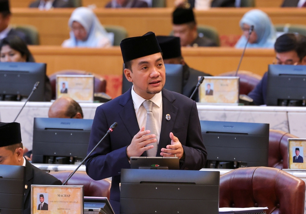 Menteri Besar Datuk Onn Hafiz Ghazi also expressed his grief over the attack at the Ulu Tiram Police Station, Johor Baru, and asked assemblymen to observe a one-minute silence as a mark of respect. — Bernama pic