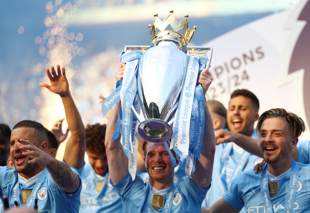 Manchester City's Kevin De Bruyne and teammates celebrate with the trophy after winning the Premier League. — Action Images via Reuters / Lee Smith pic