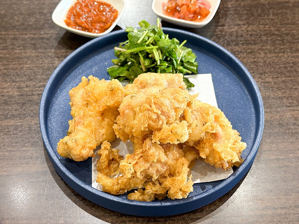Who can say no to Crispy Fried Chicken, which has a golden, light crunchy coating over juicy chicken.