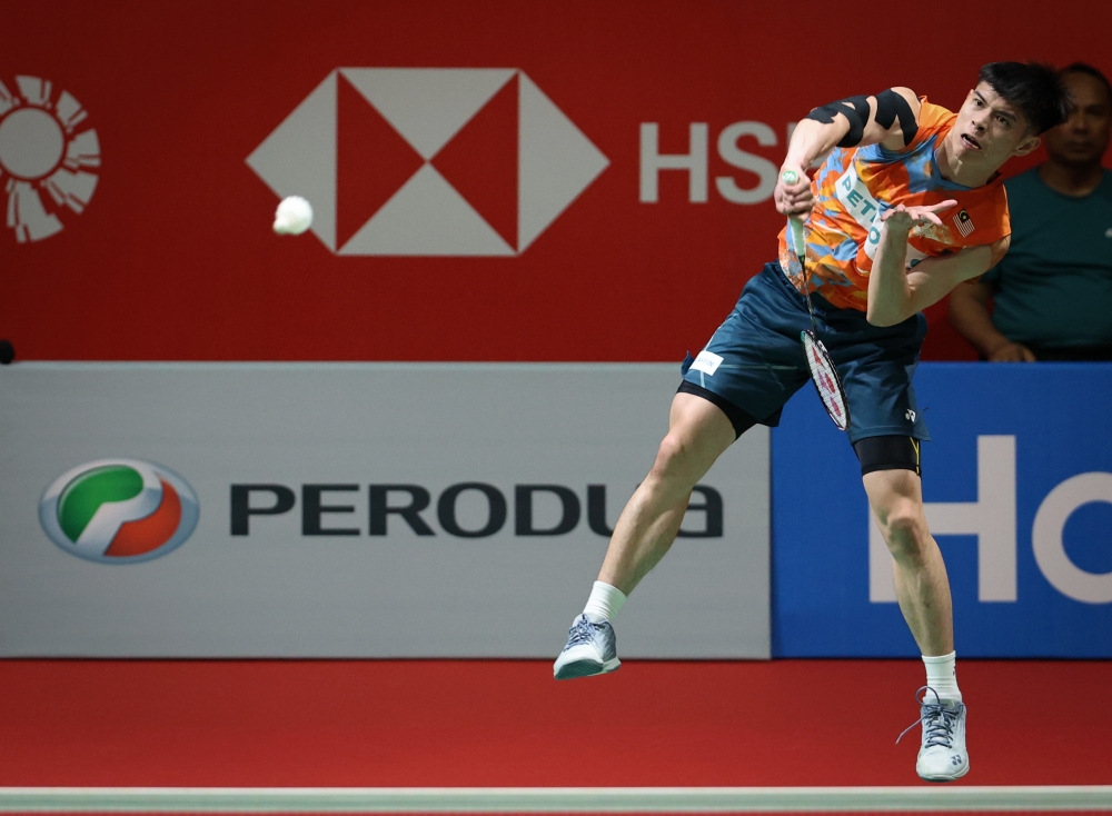 National men’s singles shuttler Leong Jun Hao in action against China’s Lei Lan Xi the first round of the Malaysia Masters 2024 at the Axiata Arena in Bukit Jalil, May 22, 2024. — Bernama pic 