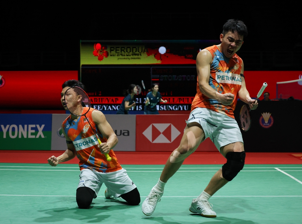 Buoyed by their quarter-final outing at the Thai Open last week and strong crowd support, the world number 47 came back from a 13-21 loss in the first game to beat the world number 12 pair 21-15, 21-18 in the next two games at Axiata Arena. — Bernama pic 