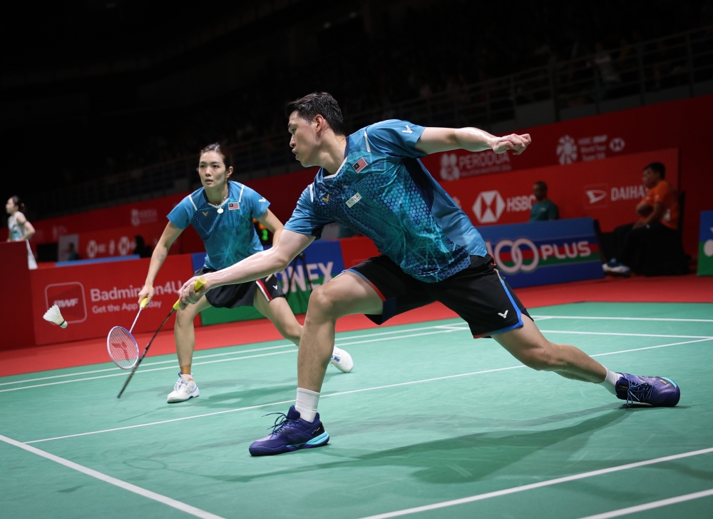 National mixed doubles shuttlers Lai Pei Jing (left) and Tan Kian Meng during the second round of the Malaysian Masters Badminton Championship at Axiata Arena, Bukit Jalil, May 23, 2024. — Bernama pic 